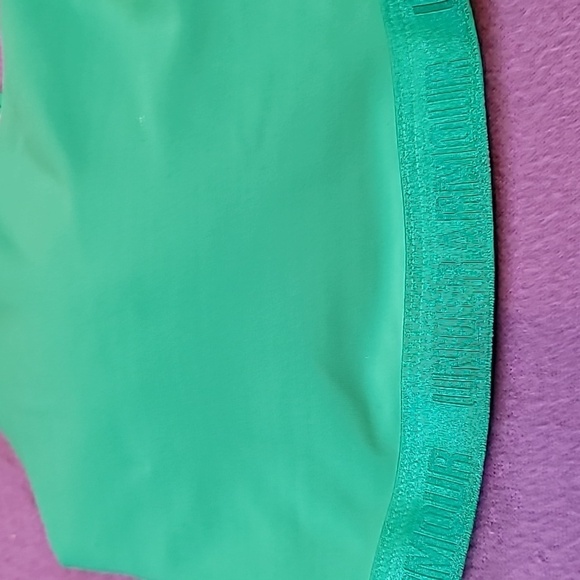 0728. NWTs ~ Under Armour ~ Low Impact ~ Yoga- Pilates-Hiking ~ Removable Pads~ - Picture 3 of 11